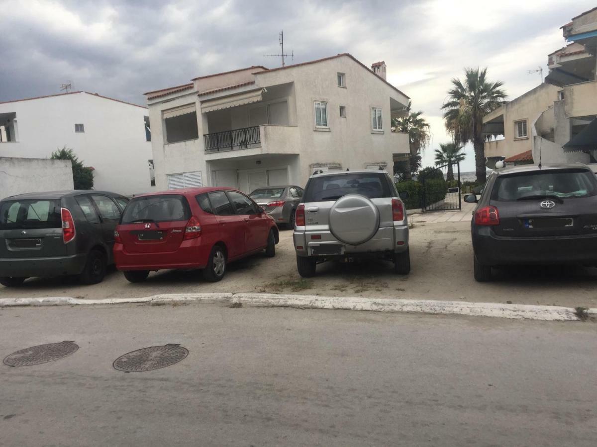 Seafront Maisonette In Фурка Екстериор снимка