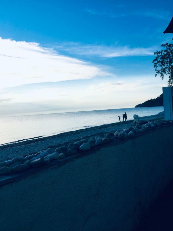 Seafront Maisonette In Фурка Екстериор снимка