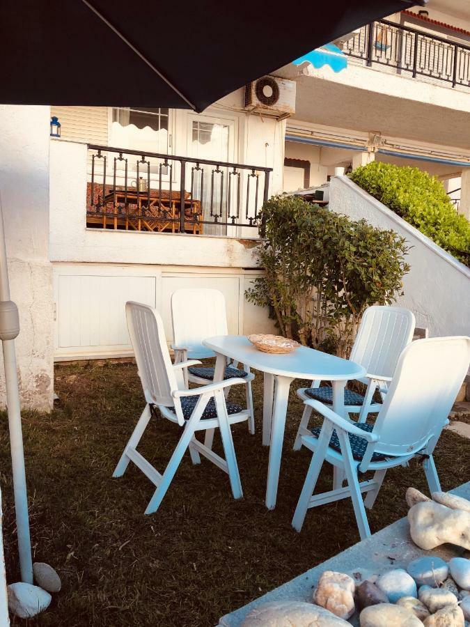 Seafront Maisonette In Фурка Екстериор снимка