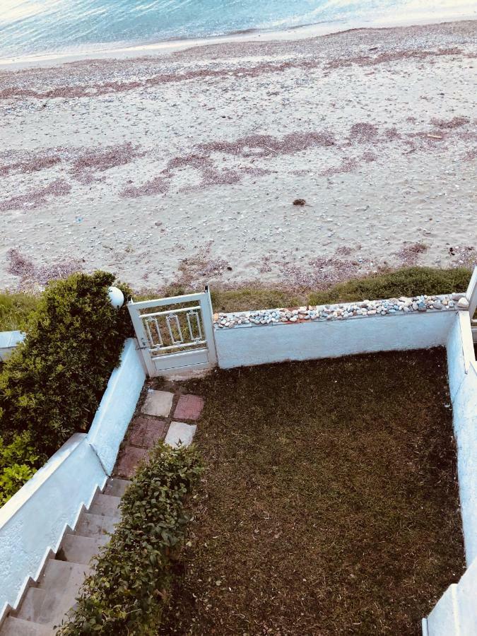 Seafront Maisonette In Фурка Екстериор снимка