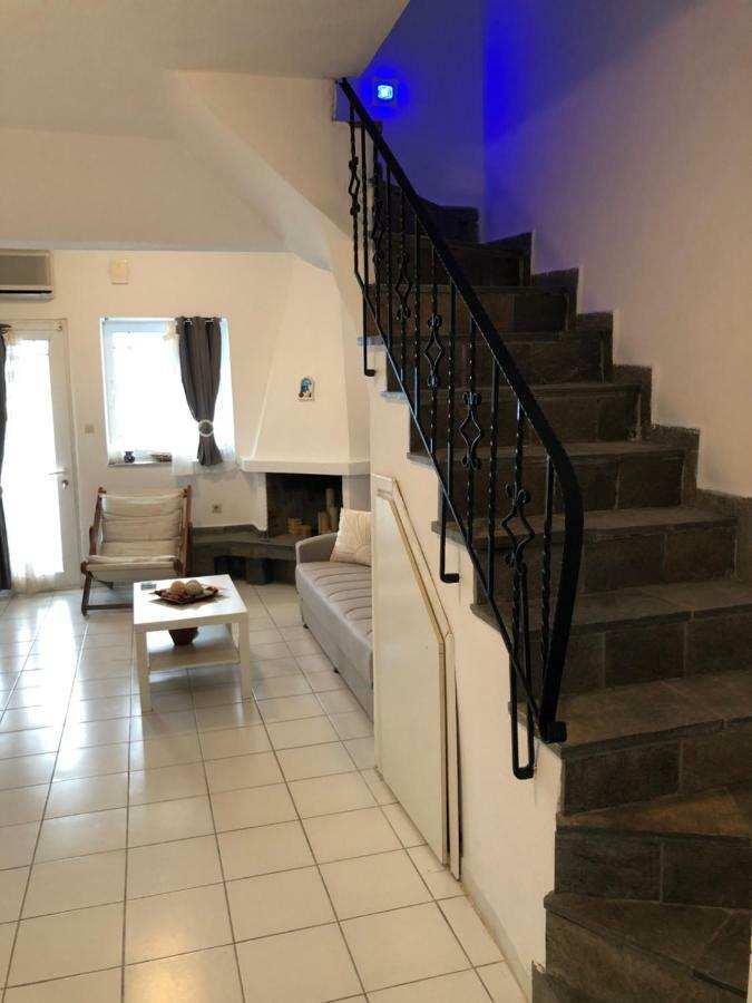 Seafront Maisonette In Фурка Екстериор снимка